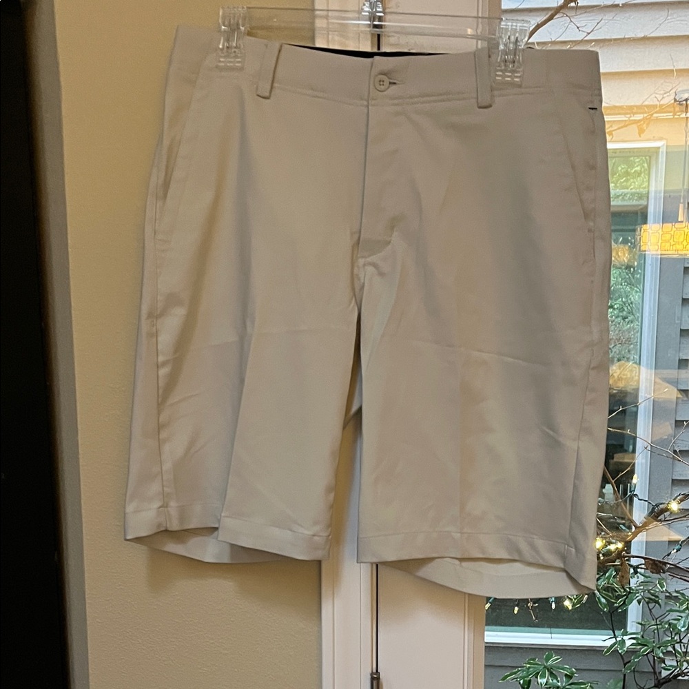 Nike Dri Fit Men's Light Gray Flat Front Golf Shorts